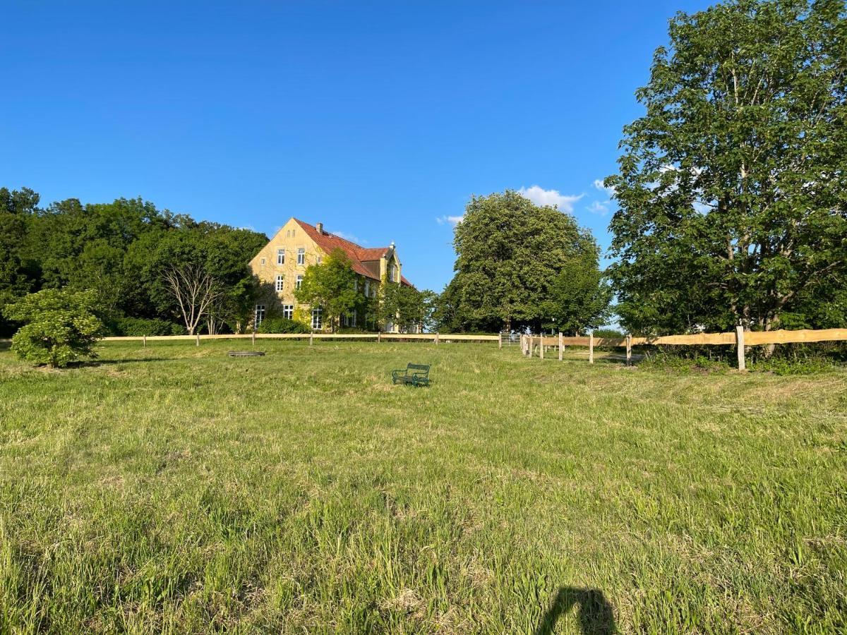 Mitten In Der Natur : Ferienwohnung Mit 3 Schlafzimmern, Neu Eingerichtet Neu Gaarz Extérieur photo